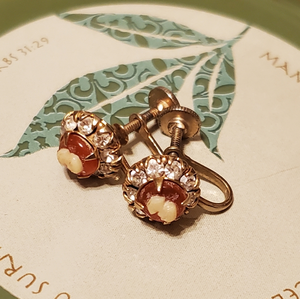 Vintage Cameo Rhinestone Screw Back Clip Earrings - Picture 8 of 10